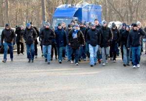 Hinchas protestando en la sede del Hertha